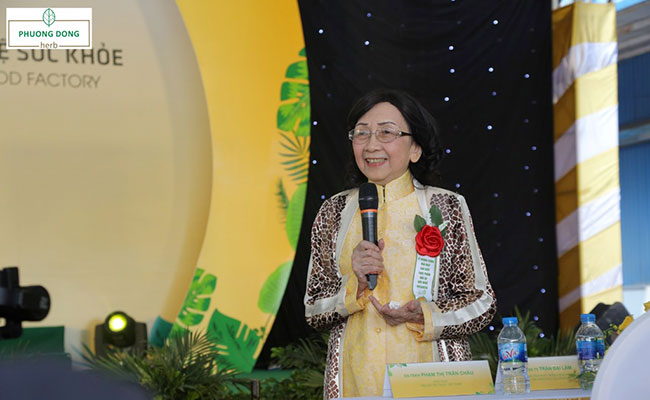 GS.TSKH Phạm Thị Trân Châu đã có những chia sẻ thiết thực tại buổi lễ