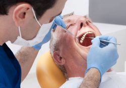 Người mắc đái tháo đường nên thăm khám nha sĩ thường xuyên để đảm bảo sức khỏe răng miệng tốt